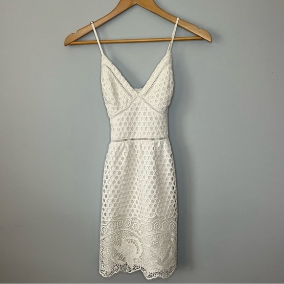 Abercrombie & Fitch White Eyelet Crochet Inspired Lace V Neck Mini Dress Size M - Picture 2 of 8